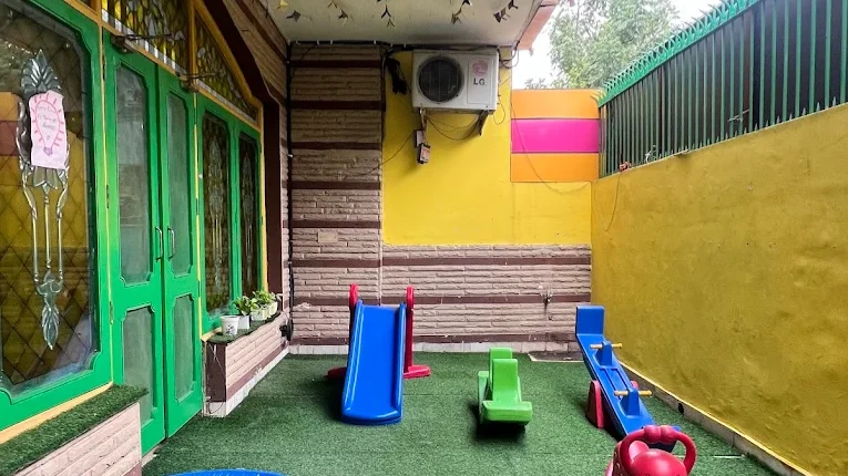 Makoons Play School, Preet Vihar campus