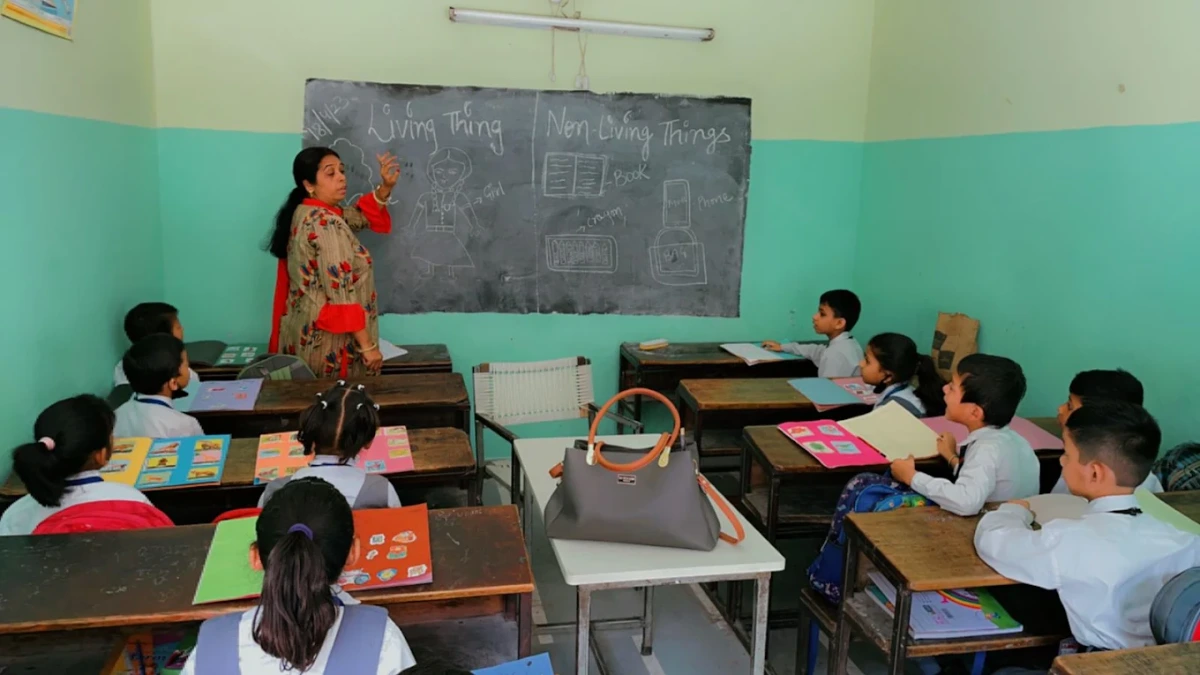 Adarsh Vidya Mandir Public School, East of Kailash campus